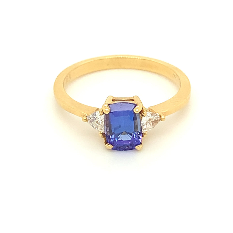 18kt yellow gold Tanzanite & Diamond 3 stone Ring