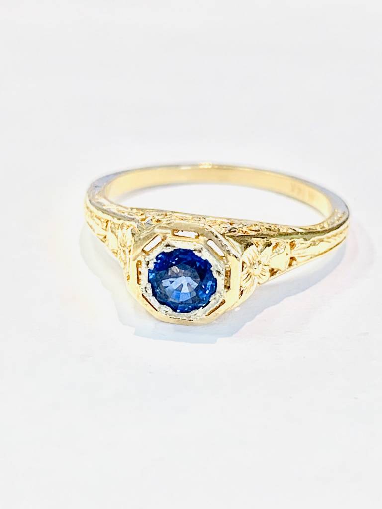 4.5mm cornflower sapphire yellow gold filigree ring